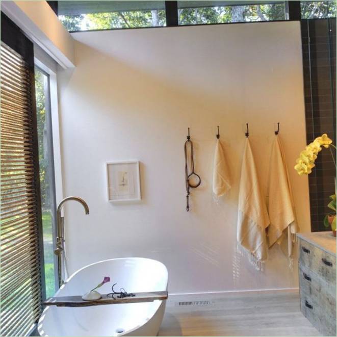 Bathroom decorated with rope wall - Photo 1
