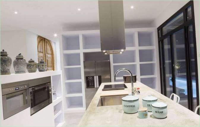 Stylish light-coloured kitchen