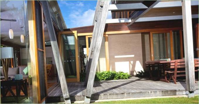 Currimundi Beach House country house design in Australia