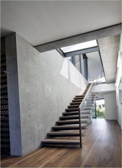 Concrete walls in the interior of the house