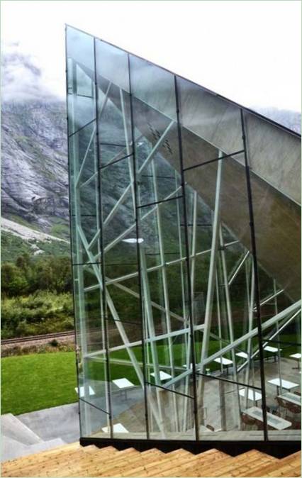 The modern design of the Trollwall Restaurant: Glass facade