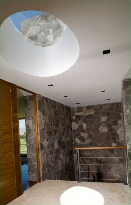 Facing the walls of the corridor with natural stone