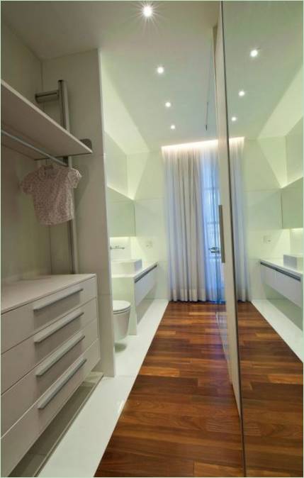 The bathroom of a modern home in Brazil