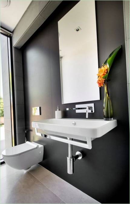 Bathroom in the Expressing Views residence in Australia