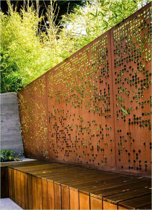 A beautiful garden at home: a sieve fence